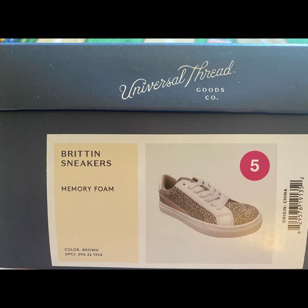 Universal Threads Brittin Sneaker
